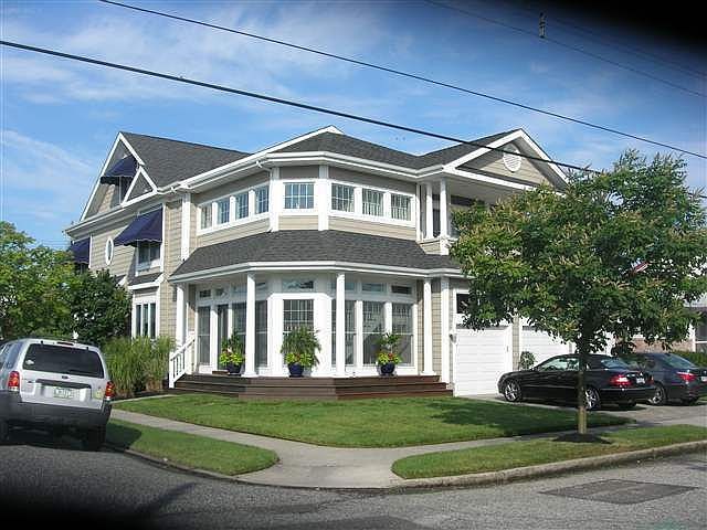 1st image of 1812 Windsor Dr