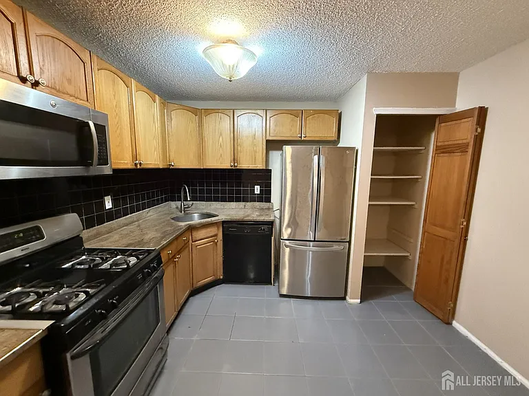 61 Brighton Way — Photo 5