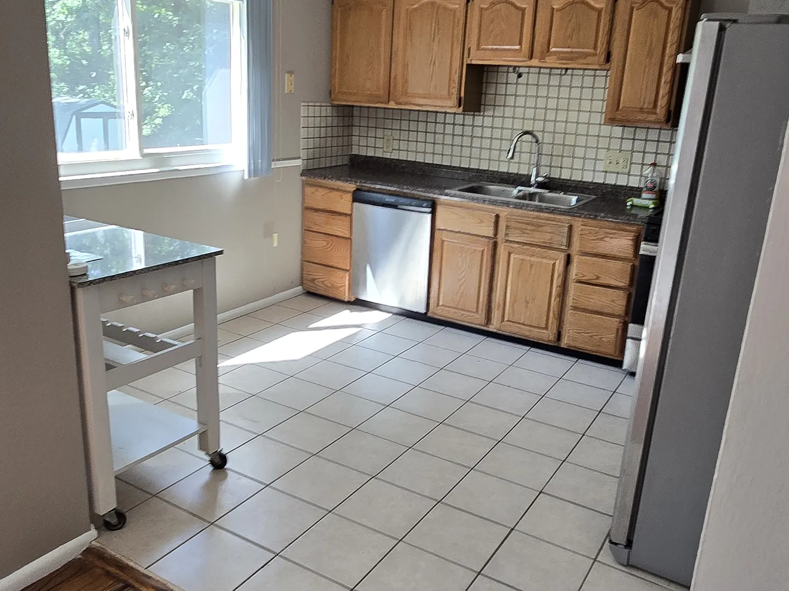 4 bed, 1330 sqft, $2,350 — Photo 4