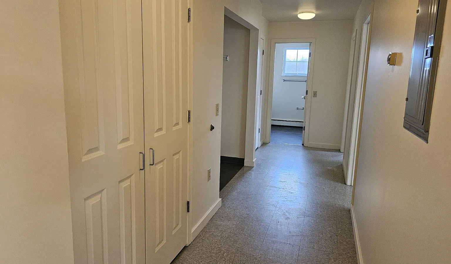 2 bed, 870 sqft, $1,276 — Photo 4