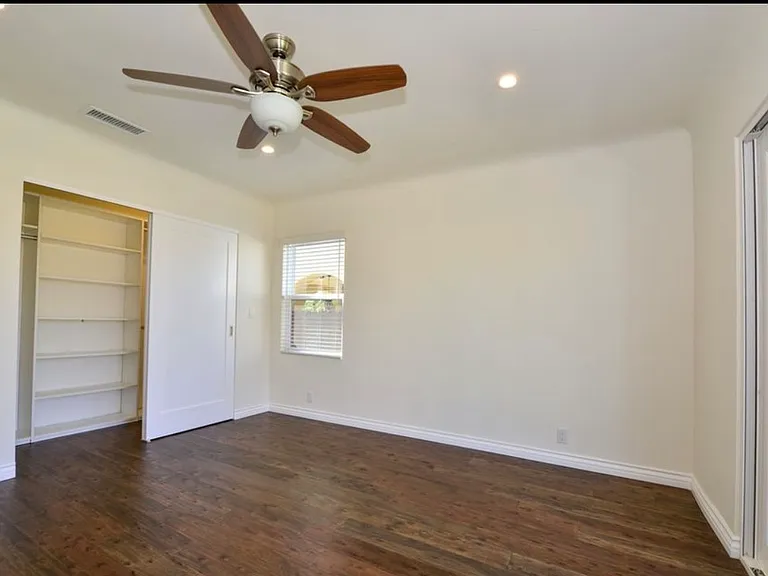 1609 Oak St — Photo 10