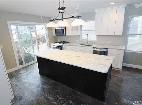 4th image of 2 Oakdale Ave