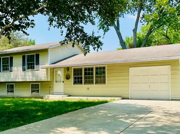 26W510 Knoll Ct, Winfield, IL 60190