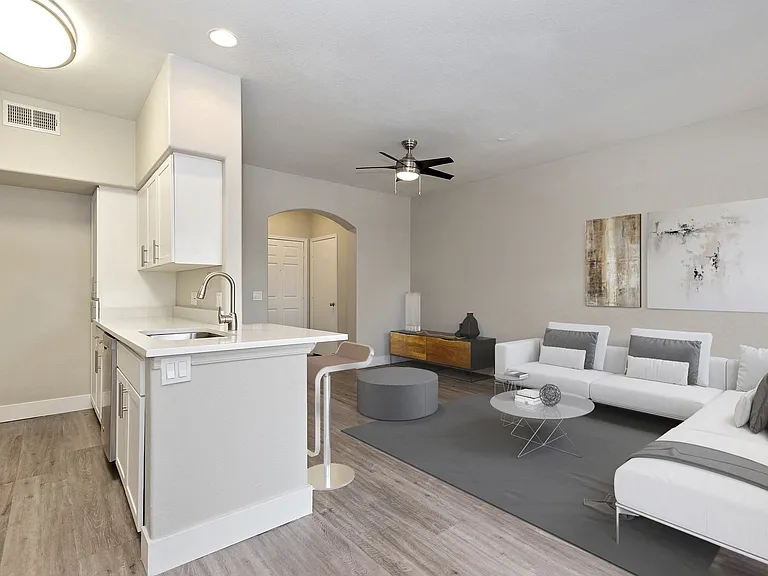 The Retreat Apartments — Photo 5