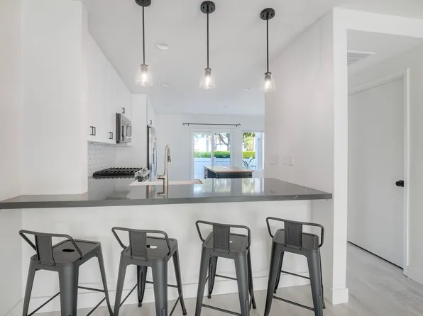 6906 Carnation Dr, Carlsbad, CA 92011