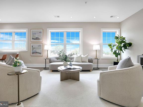 3rd image of 16 17th St NE #312