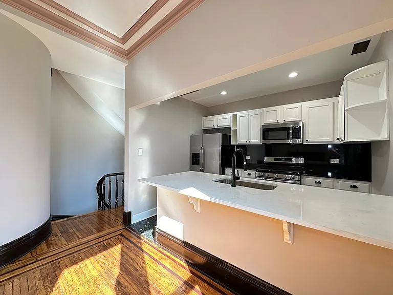 238 S Ashland Ave #2 — Photo 2