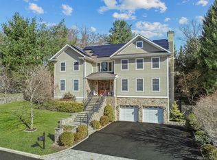 66 Roundabend Rd, Tarrytown, NY 10591