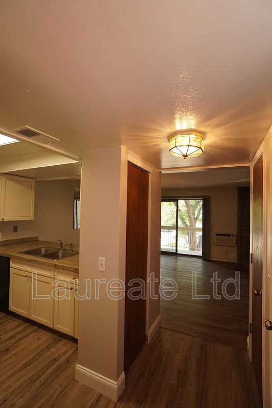 2 bed, 1.5 bath, 1024 sqft, $1,695 — Photo 3