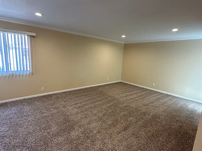 Amberwood Garden Apartments — Photo 24