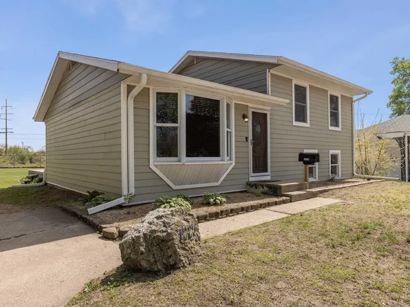 1225 Ramona Ter, Machesney Park, IL 61115