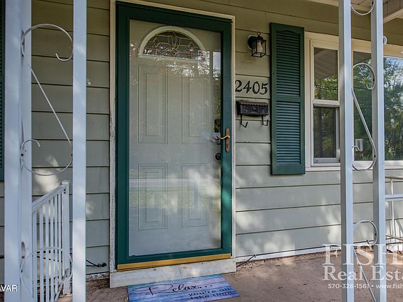 3rd image of 2405 Lincoln Dr
