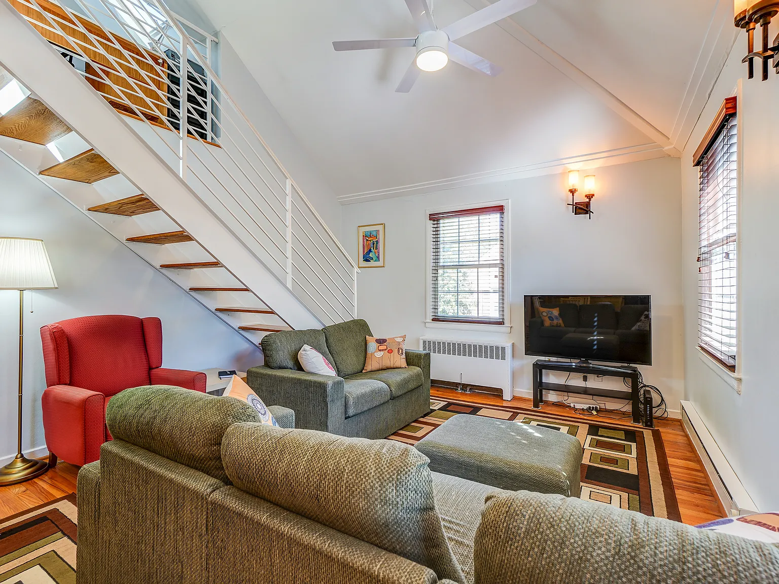 2 bed, 1100 sqft, $2,400 — Photo 3