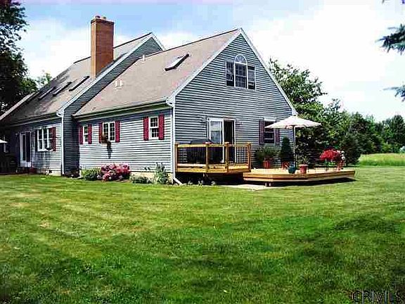 4th image of 39 Martin Dr