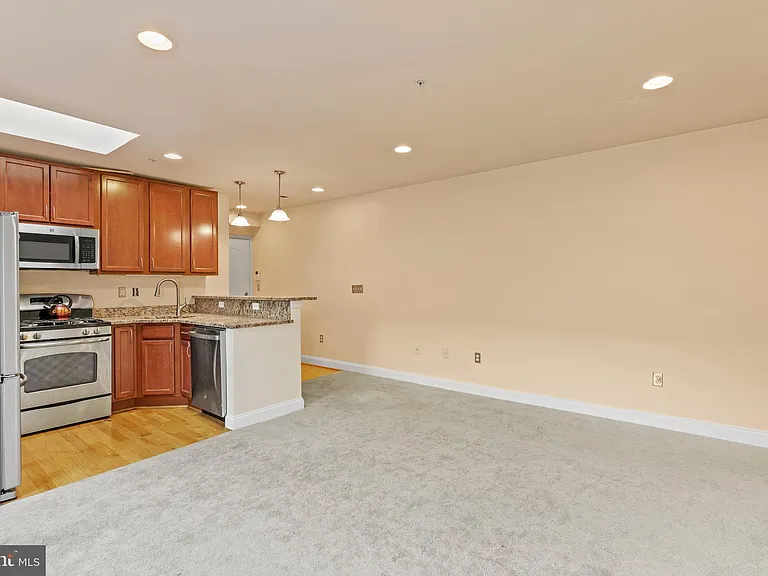 922 Madison St NW #304 — Photo 5