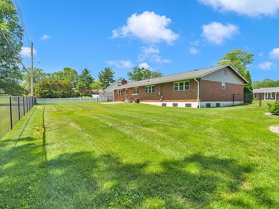 4th image of 5496 Stonehurst Dr