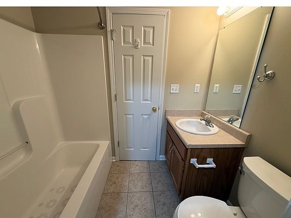 2nd image of 111 Edgewood Dr #B