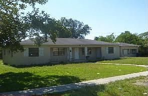 4th image of 660 NE 139th St