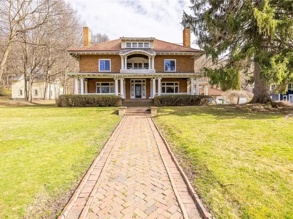 38 Park St, Warsaw, NY 14569