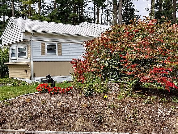 2nd image of 8 Rosewood Dr