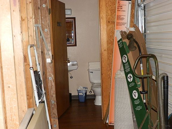 4th image of 202 W Main St