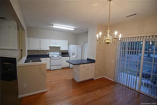 3276 Mannington Dr — Photo 5