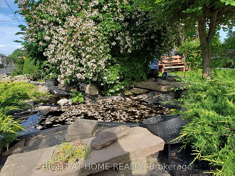 38 Madelaine Ave — Photo 15