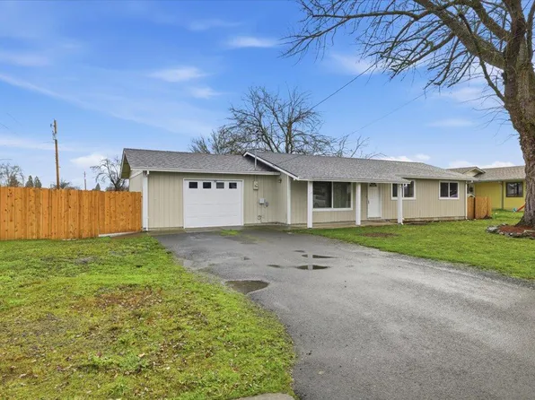 1687 Lillian St, Medford, OR 97501