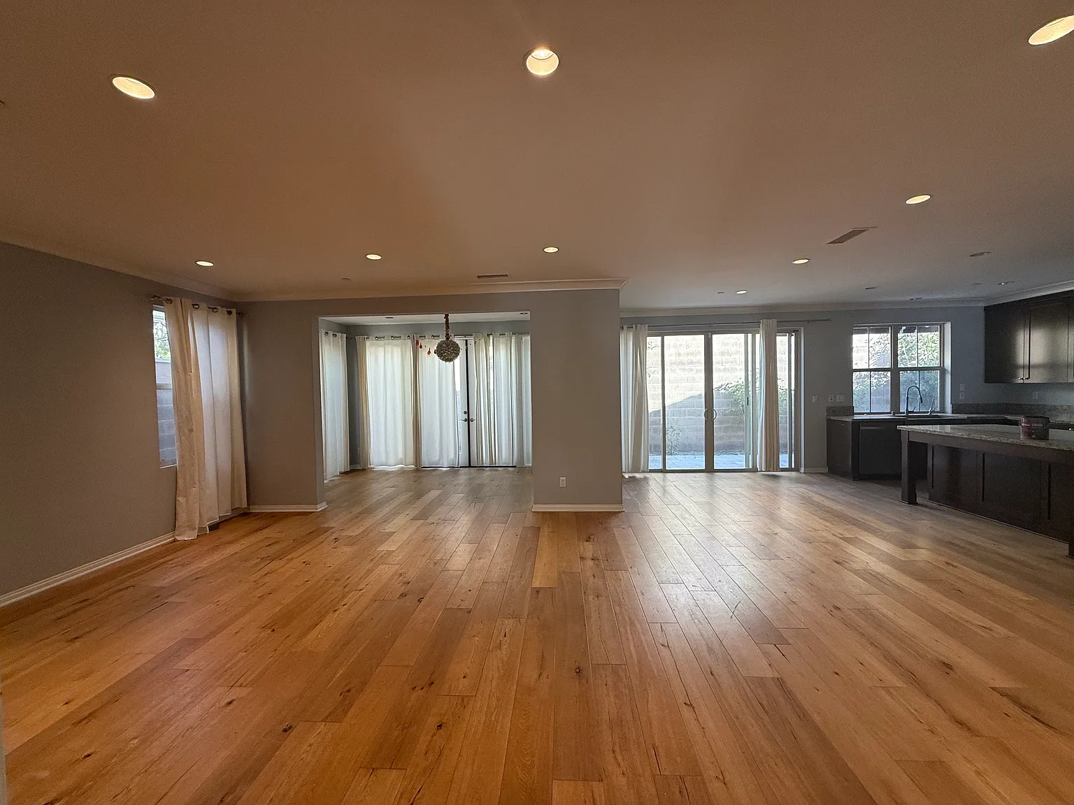 4 bed, 2613 sqft, $6,250 — Photo 2