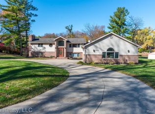 29632 Pond Ridge Rd, Farmington Hills, MI 48334
