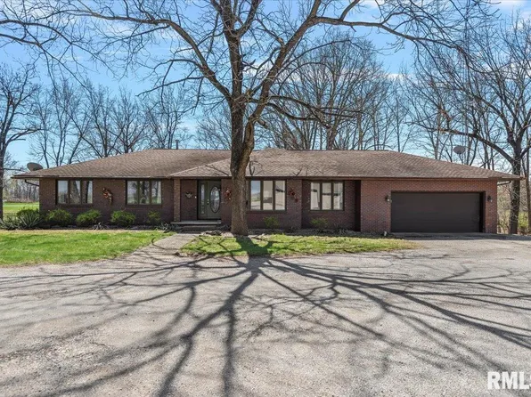 1949 N 700 East Rd, Edinburg, IL 62531