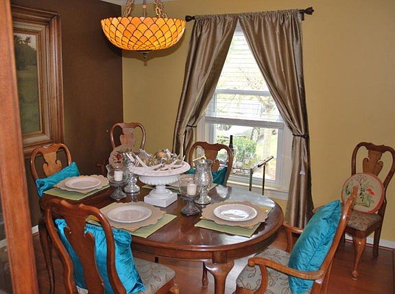 4th image of 2253 Primrose Ln