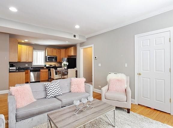 3rd image of 6442 N Seeley Ave APT 2W