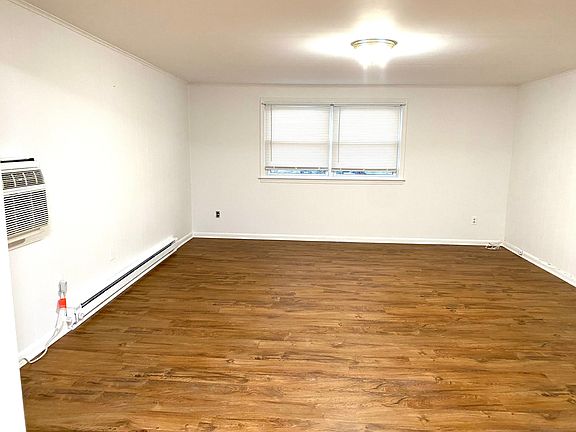 3rd image of 338 Green Ave #2