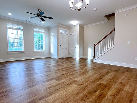4th image of 1435 Prospect Hill St