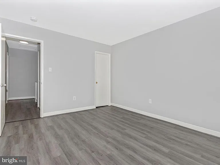 527 W Diamond Ave — Photo 10