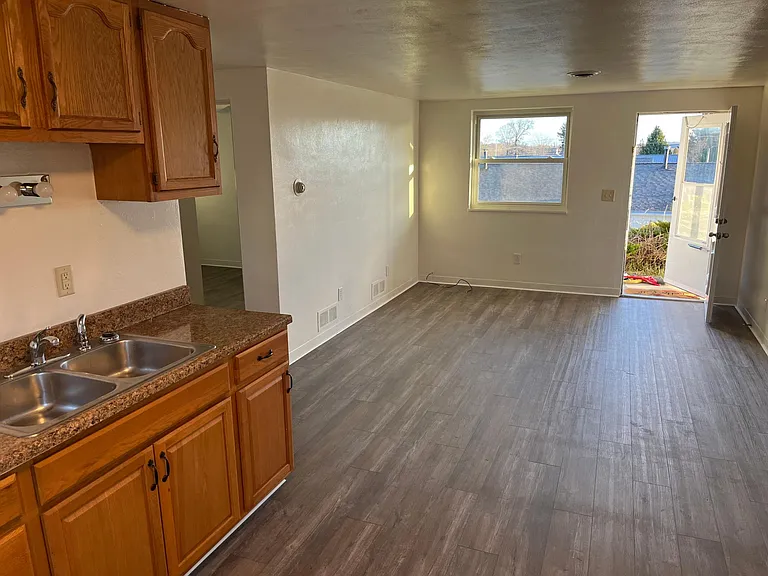 133 Reichart Ave #B — Photo 4