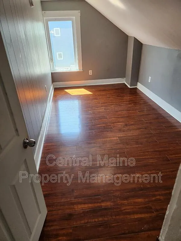 2 bed, 1.0 bath, $1,200 — Photo 3