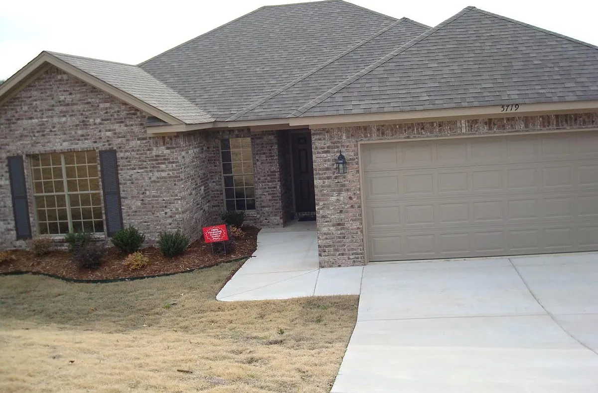 4 bed, 1650 sqft, $1,800 — Photo 1