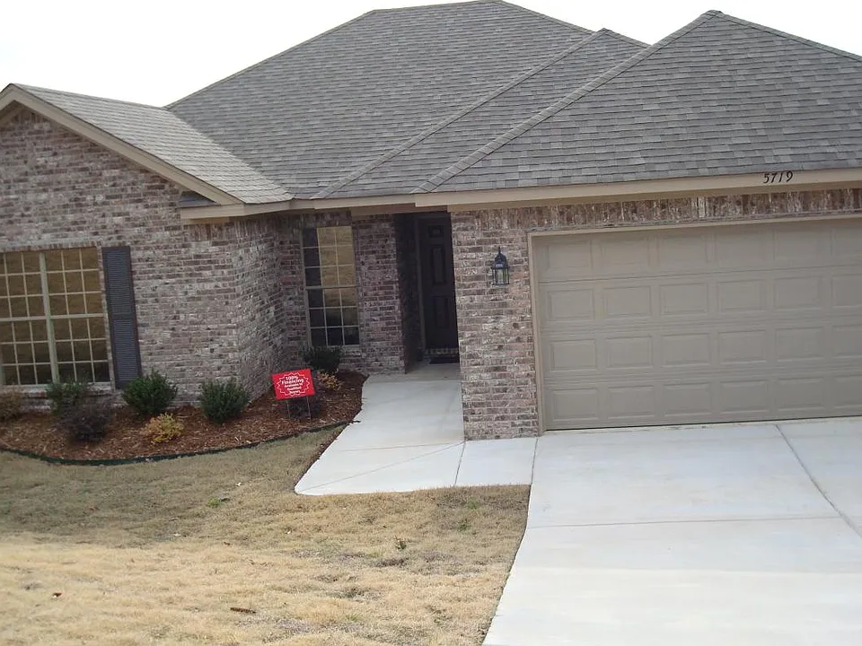 5719 Heritage Heights Dr