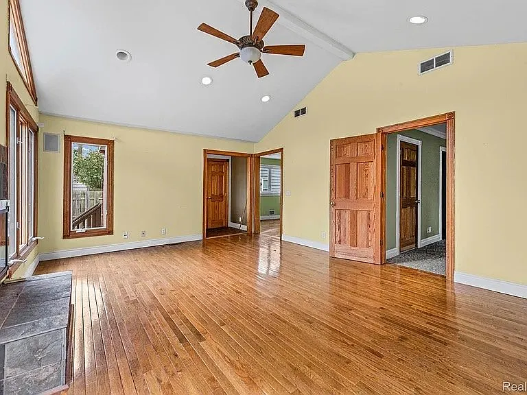 4010 Linwood Ave — Photo 15
