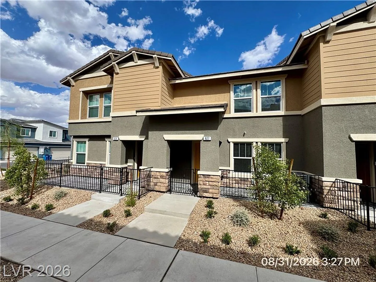 New Cadence Townhome with Quartz Kitchen & Mountain Views — Photo 2