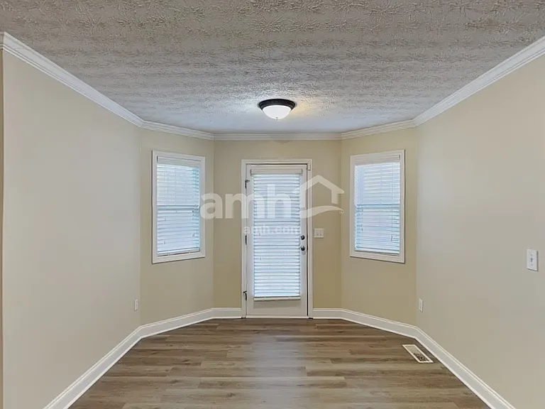 887 Kendall Park Dr — Photo 4