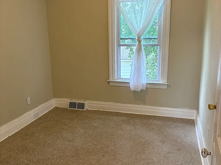 9401 Navarre St — Photo 4