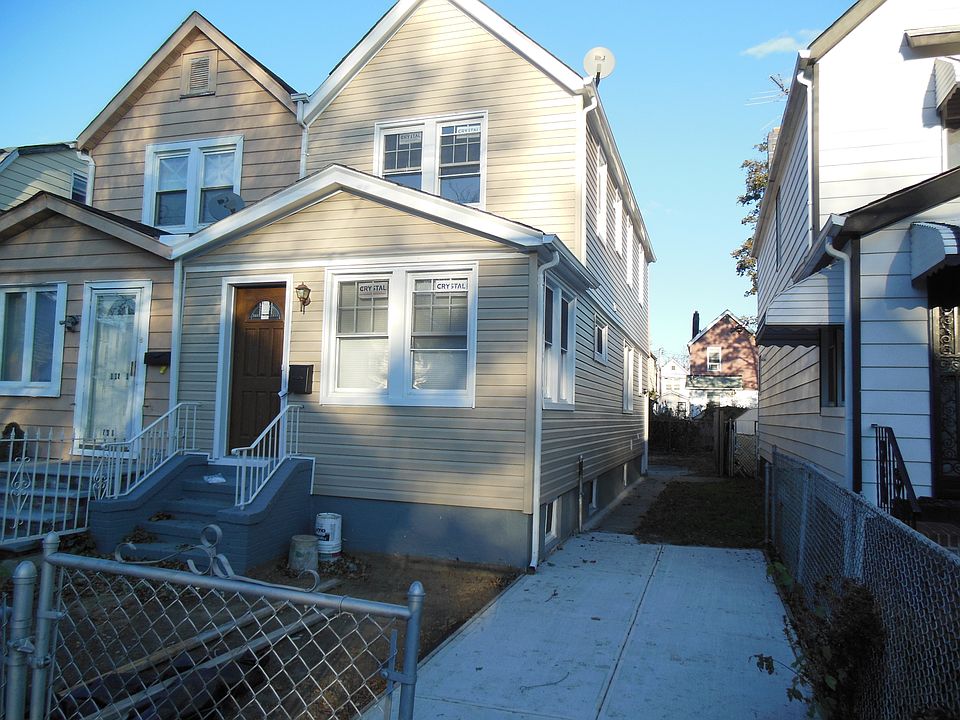 1st image of 11821 203rd St