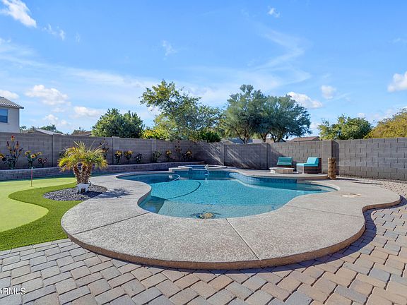3rd image of 1179 E COYOTE CREEK Way