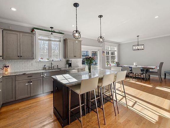 5th image of 24 Lynn Dr