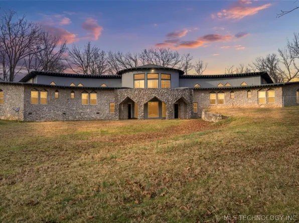 140 W Taylor Dr, Sallisaw, OK 74955