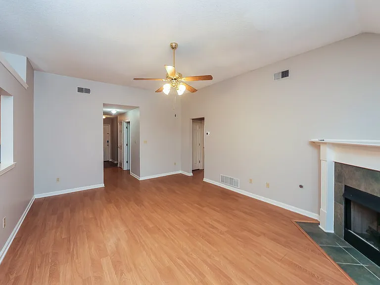 8243 Cross Point Dr — Photo 4