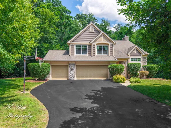 750 Seybrooke Ln, Crystal Lake, IL 60012